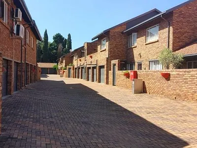 3 Bedroom Townhouse For Sale in Kempton Park - 4WQh.webp