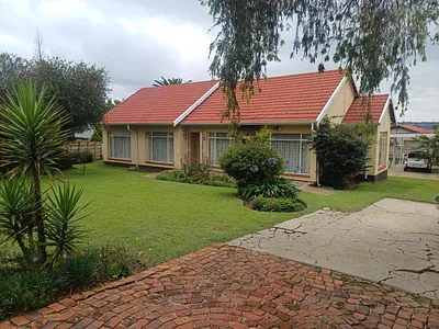 3 Bedroom House For Sale in Kempton Park - 87rg.webp