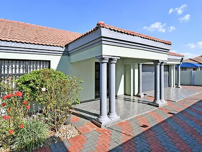 4 Bedroom House For Sale in Springs - H0pv.webp