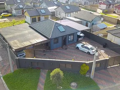 3 Bedroom House For Sale in Roodepoort - 6s99.webp