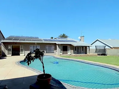 4 Bedroom House For Sale in Johannesburg - NMha.webp