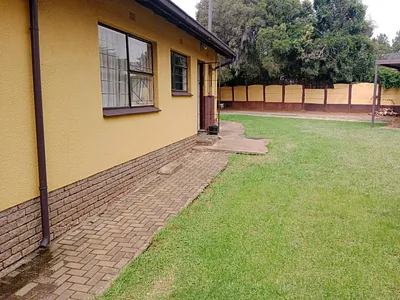 3 Bedroom House For Sale in Kempton Park - 8HZU.webp