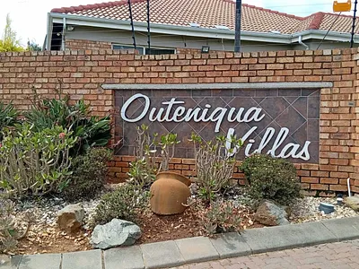 3 Bedroom Townhouse For Sale in Kempton Park - N4bB.webp