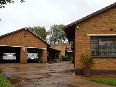 4 Bedroom House For Sale in Kempton Park - yxhQ.webp