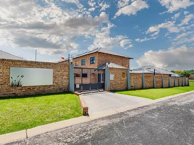 2 Bedroom Townhouse For Sale in Alberton - ffFf.webp