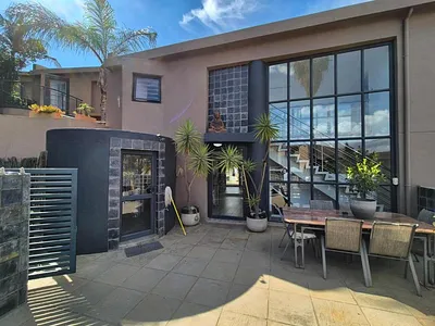 2 Bedroom Townhouse For Sale in Johannesburg - 0i2t.webp