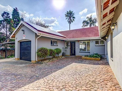 4 Bedroom House For Sale in Kempton Park - U6ai.webp