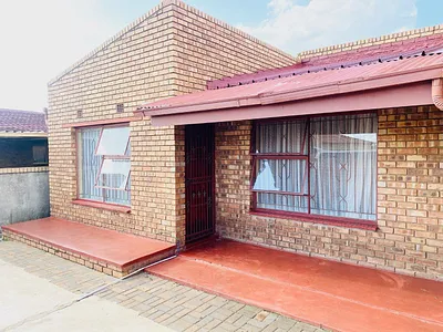 3 Bedroom House For Sale in Brakpan - u30h.webp