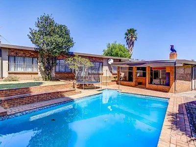 4 Bedroom House For Sale in Kempton Park - NEGs.webp