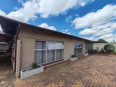3 Bedroom House For Sale in Benoni - lggF.webp