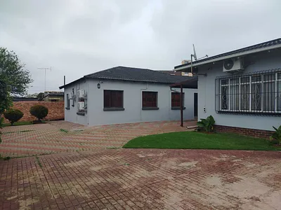 9 Bedroom House For Sale in Kempton Park - hMXH.webp
