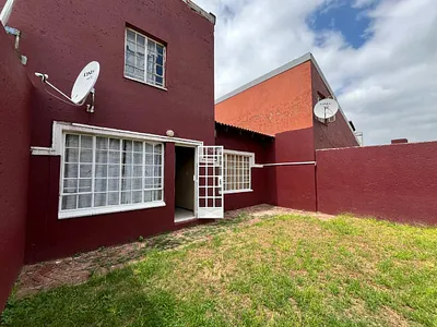 2 Bedroom Townhouse For Sale in Germiston - 43eu.webp