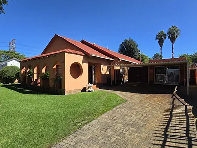4 Bedroom House For Sale in Alberton - gZ2Q.webp