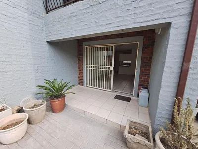 2 Bedroom Apartment For Sale in Kempton Park - kGU2.webp