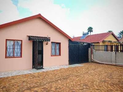 3 Bedroom House For Sale in Johannesburg - krfB.webp