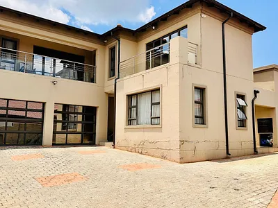 4 Bedroom House For Sale in Johannesburg - uinu.webp
