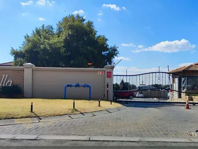2 Bedroom Townhouse For Sale in Alberton - Sgv6.webp
