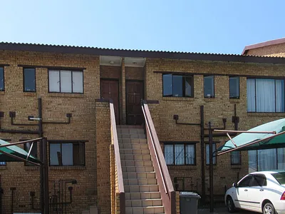 2 Bedroom Apartment For Sale in Johannesburg - v8jE.webp