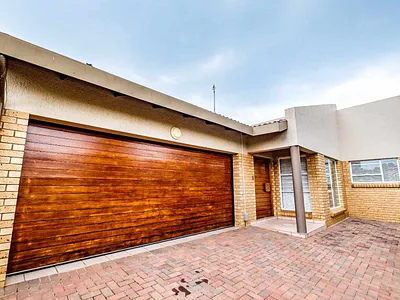 3 Bedroom House For Sale in Sunward Park, Boksburg - L4yw.webp