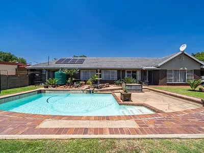 3 Bedroom House For Sale in Boksburg - M8G1.webp