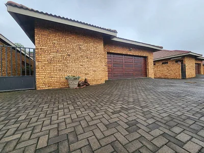 4 Bedroom Townhouse For Sale in Alberton - Jy7Z.webp