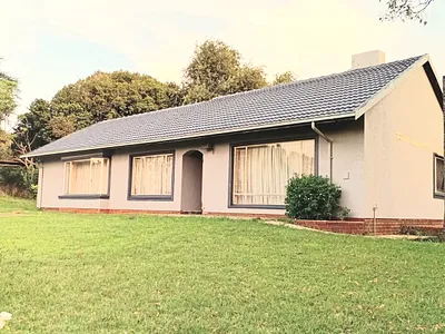 3 Bedroom House For Sale in Kempton Park - cJRl.webp