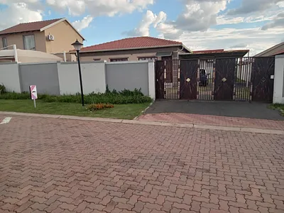 3 Bedroom Townhouse To Rent in Brakpan - zLgK.webp