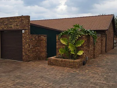2 Bedroom Townhouse For Sale in Kempton Park - 7TMf.webp
