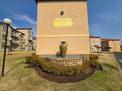 3 Bedroom Townhouse For Sale in Johannesburg - iPEw.webp