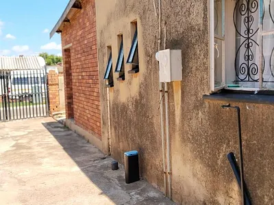 3 Bedroom House For Sale in Soweto - Nbw6.webp