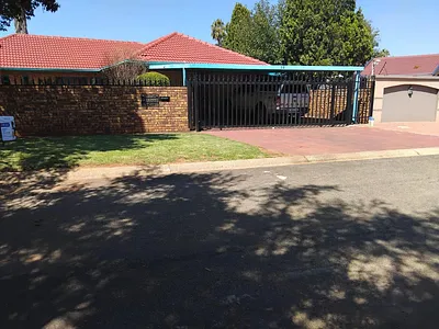 4 Bedroom House For Sale in Klippoortjie, Boksburg - 2PF2.webp