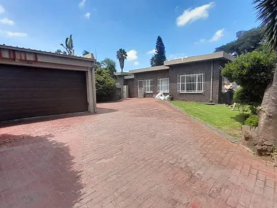 4 Bedroom House For Sale in Kempton Park - DmJ9.webp