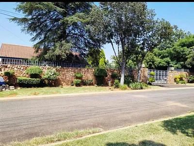 5 Bedroom House For Sale in Johannesburg - 9rpd.webp