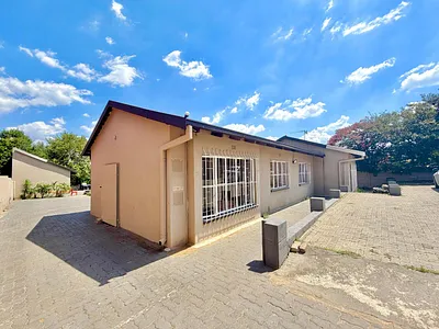 4 Bedroom House For Sale in Johannesburg - Def4.webp