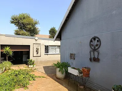 5 Bedroom House For Sale in Kempton Park - HPzD.webp