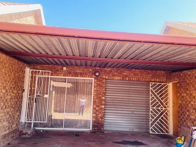 3 Bedroom Townhouse For Sale in Kempton Park - YKAm.webp