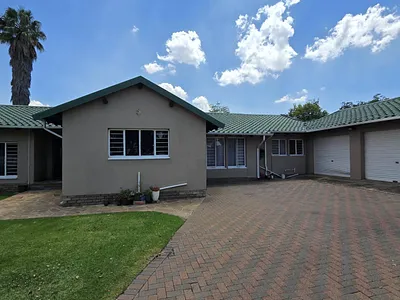 4 Bedroom House For Sale in Alberton - ZsgH.webp