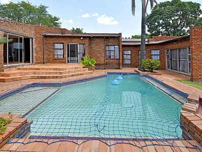 4 Bedroom House For Sale in Kempton Park - MeJQ.webp