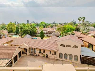 5 Bedroom House For Sale in Alberton - Z64Z.webp