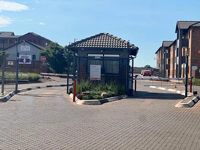 2 Bedroom Townhouse For Sale in Alberton - 8gnz.webp