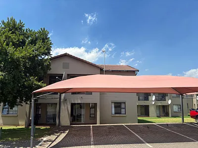 2 Bedroom Townhouse For Sale in Germiston - J6Af.webp