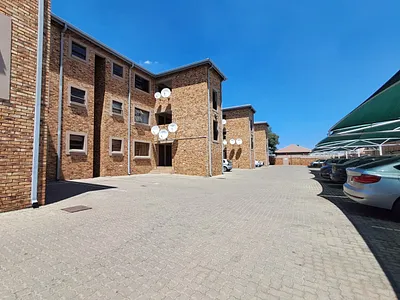 2 Bedroom Townhouse For Sale in Alberton - izaH.webp