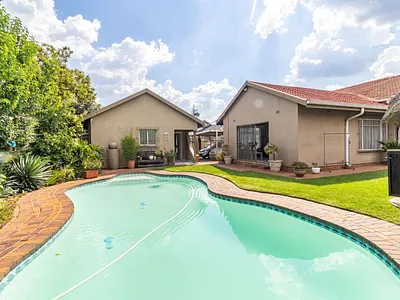 5 Bedroom House For Sale in Alberton - HXTa.webp