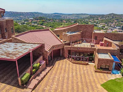 5 Bedroom House For Sale in Johannesburg - qm8E.webp