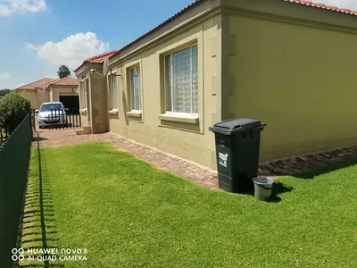 3 Bedroom Townhouse For Sale in Johannesburg - R5Td.webp