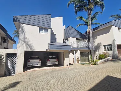 4 Bedroom Townhouse For Sale in Johannesburg - mlIK.webp