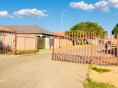 3 Bedroom House For Sale in Roodepoort - hGN8.webp