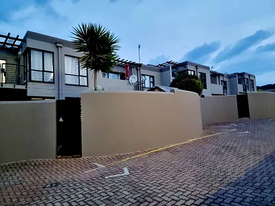 2 Bedroom Townhouse For Sale in Johannesburg - SXw8.webp