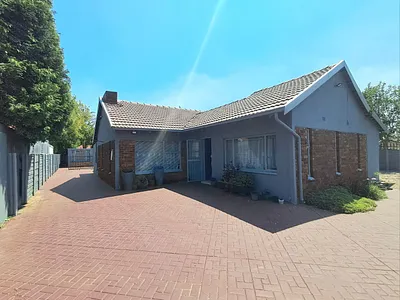 3 Bedroom House For Sale in Alberton - RkJV.webp