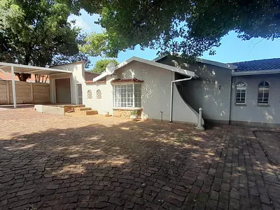 3 Bedroom House For Sale in Glen Marais, Kempton Park - En5c.webp